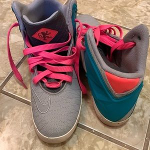 Nike Lebron “Virescit Vulnere Virtus” Sneakers